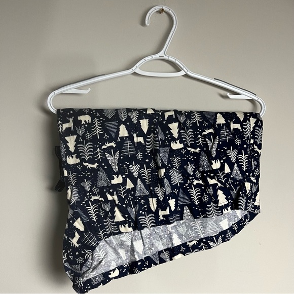 Old Navy Printed Holiday Women’s flannel Short Pajamas - Picture 3 of 4